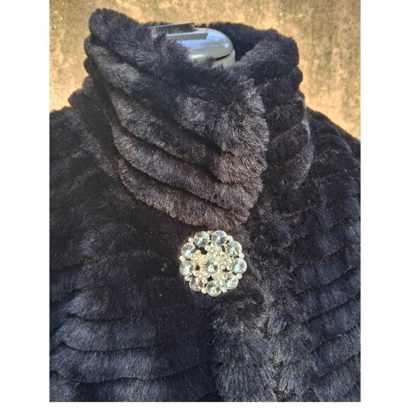 Melanie Lynn Faux Fur Jacket with Crystal broach Button XL - Picture 5 of 8
